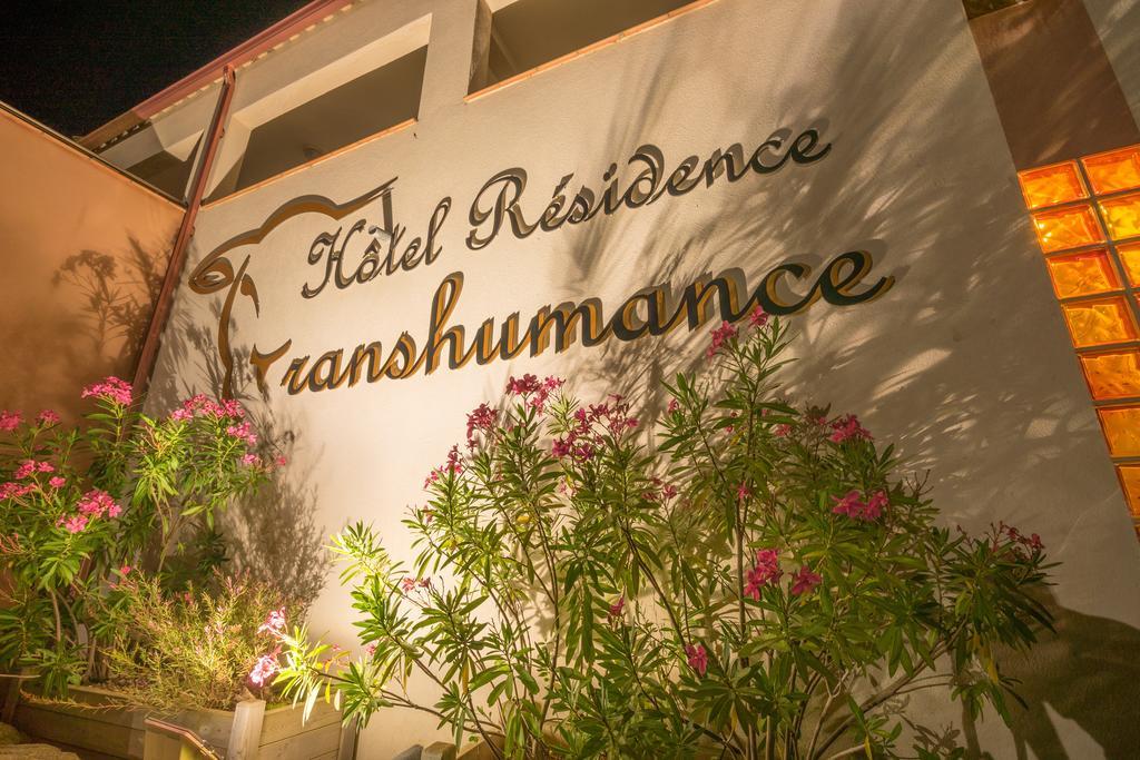 Hotel Et Residence De La Transhumance Сен-Мартен-де-Кро Экстерьер фото
