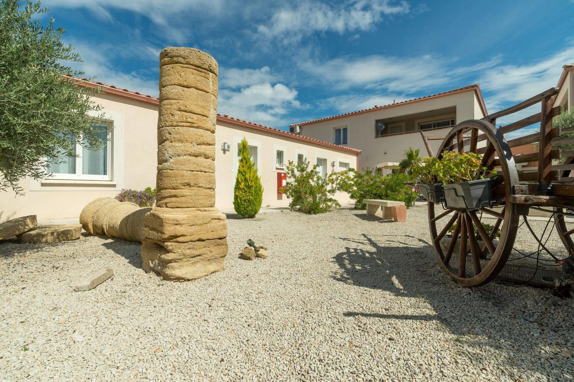 Hotel Et Residence De La Transhumance Сен-Мартен-де-Кро Экстерьер фото