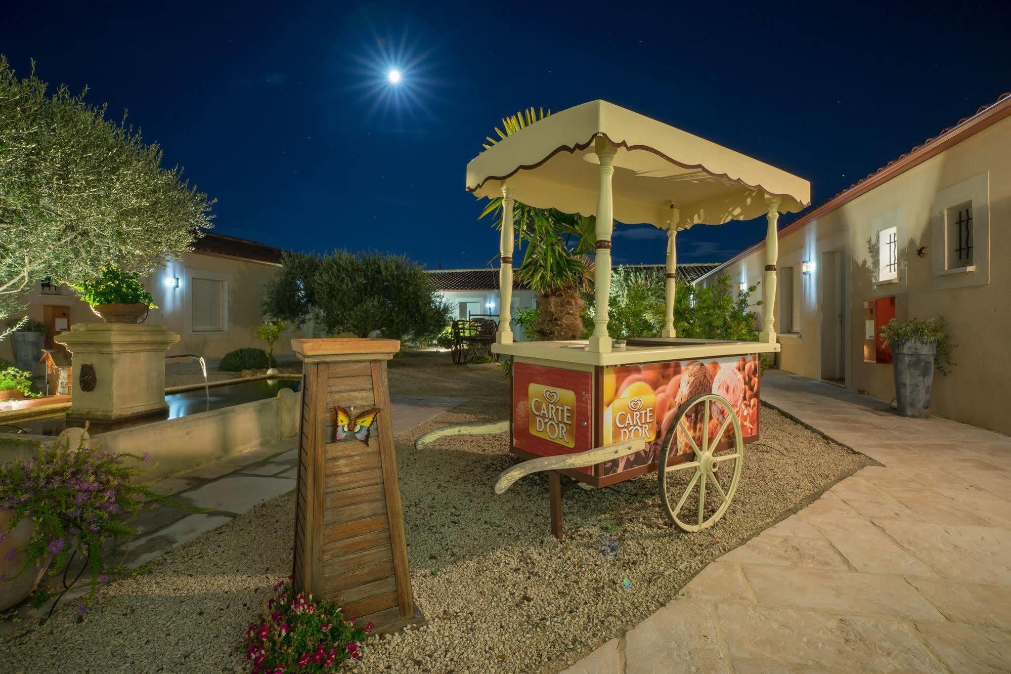 Hotel Et Residence De La Transhumance Сен-Мартен-де-Кро Экстерьер фото